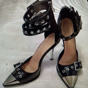 Azalea Wang Patent Stylish Black and Silver Heels W/Ankle Buckle Straps Siz 8